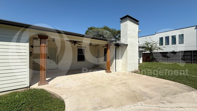 Building Photo - 6458 Royal Ln