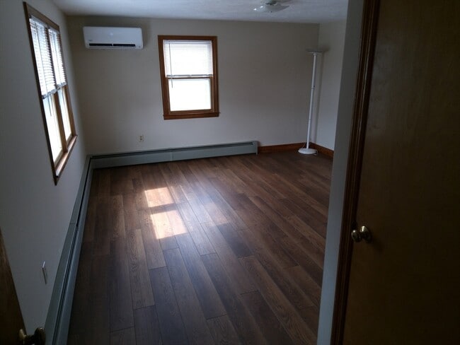 Building Photo - 121 King Philip Rd