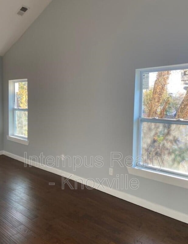 Building Photo - 2308 E 5th Ave