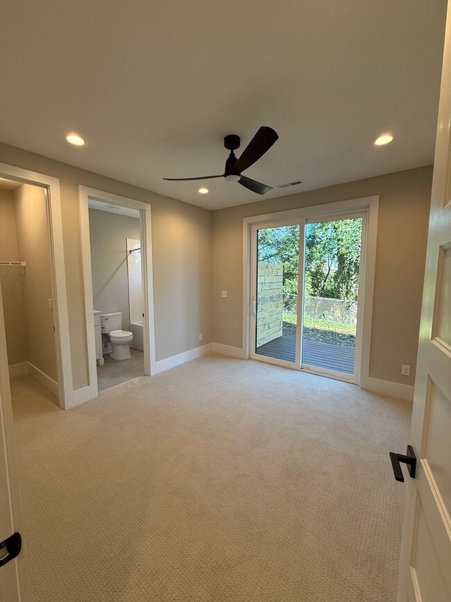 Building Photo - LUXURY Rooftop Terrace Townhome Uptown CLT