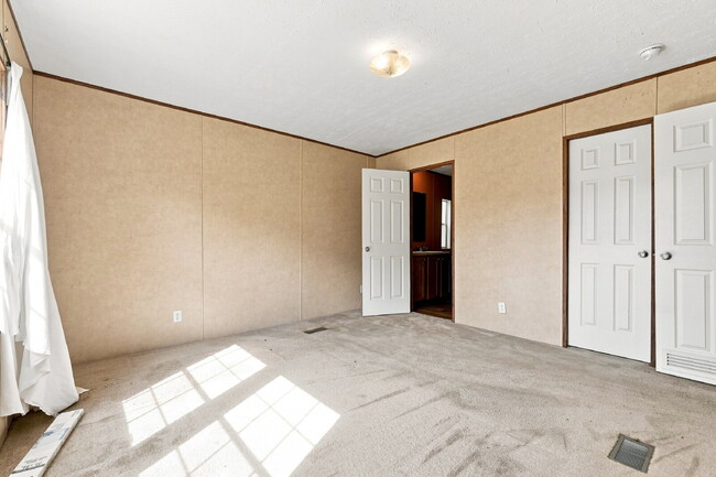 Building Photo - Spacious 3-Bedroom Rental on 1 Acre