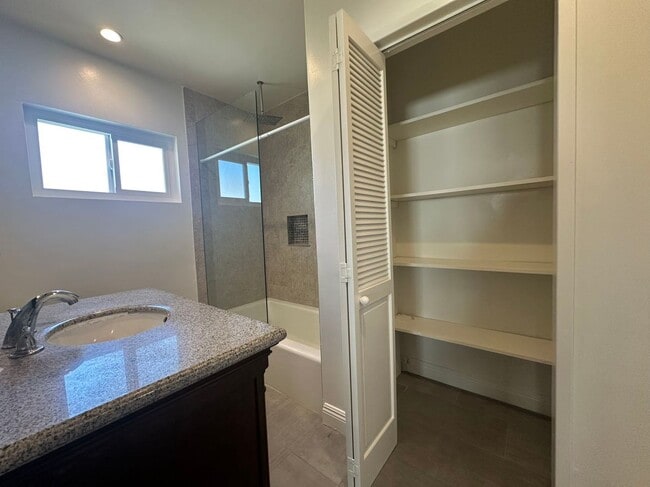 Building Photo - Three Bedrooms and Two Bathrooms