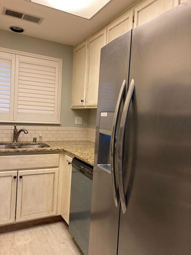 Building Photo - **Centrally Located in Santa Rosa!!**