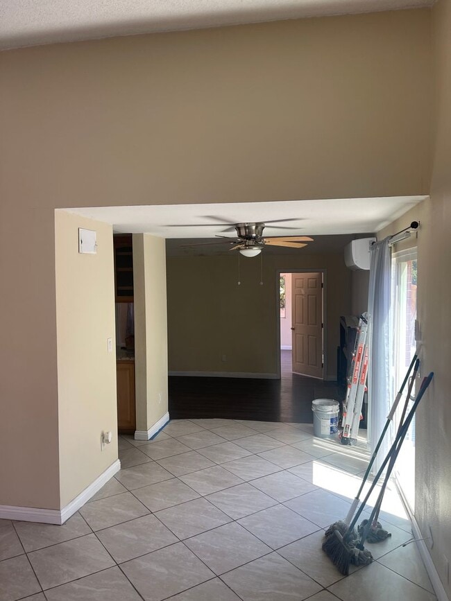 Building Photo - 2 rooms 1 bath house for rent in South San Diego