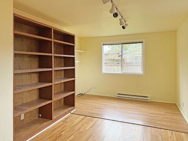 Building Photo - Perfectly Located 3 Bedroom Home