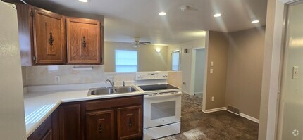 Building Photo - Clean and updated 2 bedroom w/ garage and ...