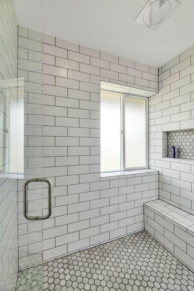 Building Photo - 6202 E Calle Redonda