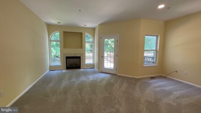 Building Photo - 6125 White Marble Ct