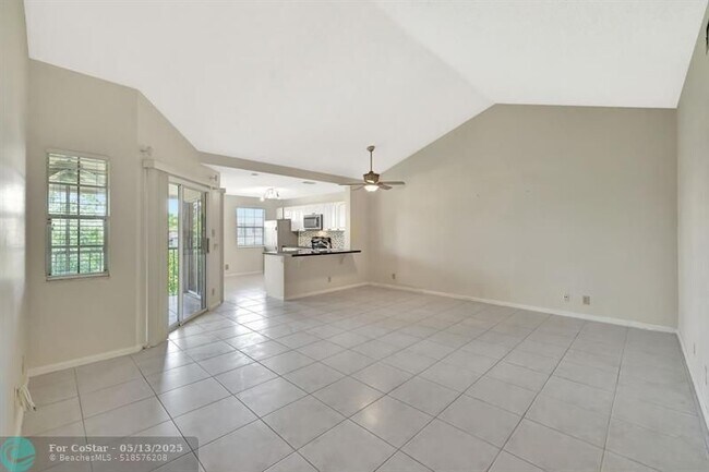 Building Photo - 6715 Via Regina