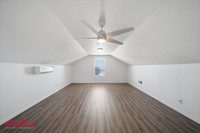 Building Photo - 3304 W Palomar