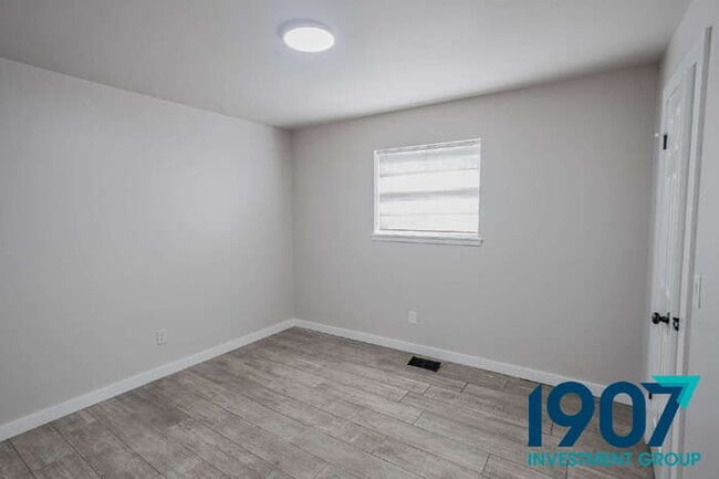 Building Photo - Three Bedroom House in SW OKC/Moore Schools