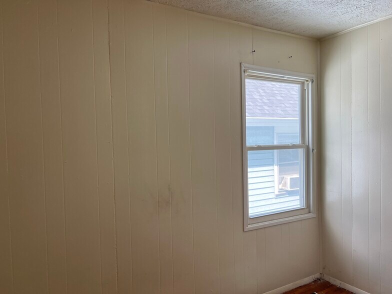 Building Photo - 95 Morton St