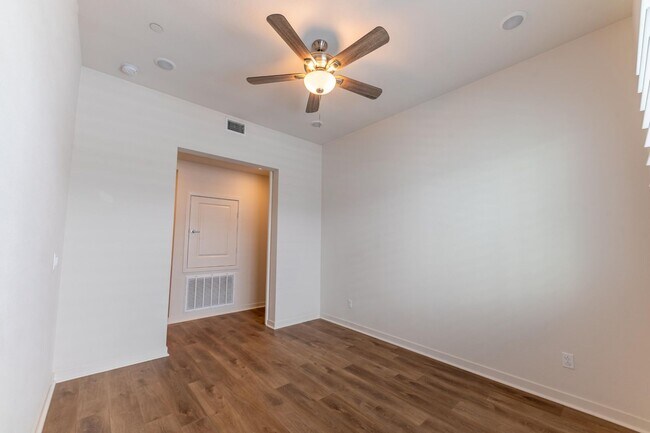 Building Photo - Otay Ranch  3 bd /2 ba Newer Condo w Garage, Laundry + More!
