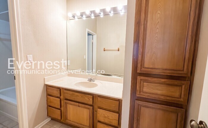 Building Photo - 3103 Hazy Park Dr