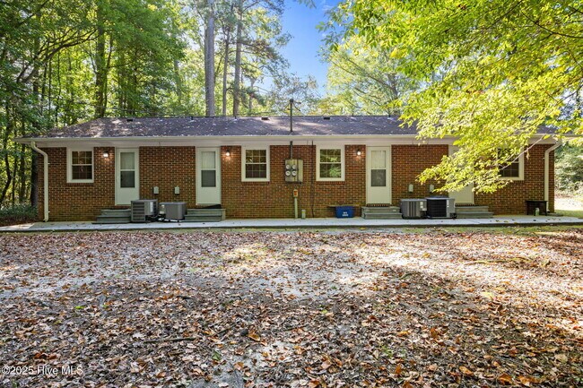 Building Photo - 1190 Gould Rd