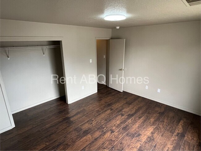 Building Photo - 3 Bed/2 Bath, 1,350 Sq. Ft. Home in SW Albuquerque