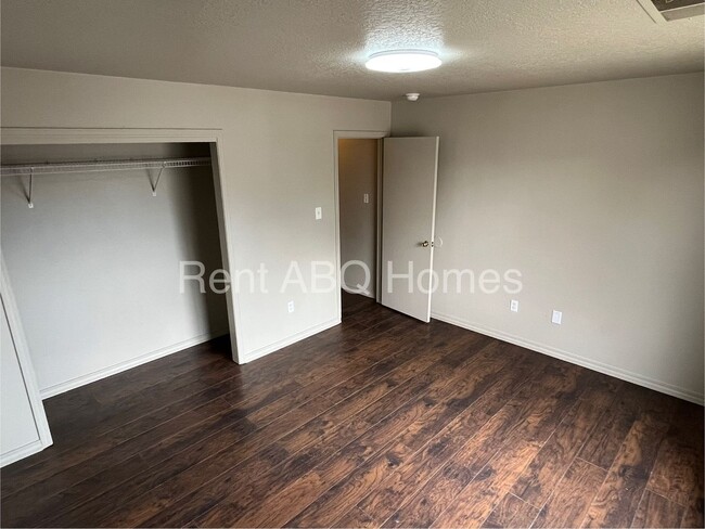 Building Photo - Home for Rent: 3 bd/2 ba, 1,350 sq ft near...