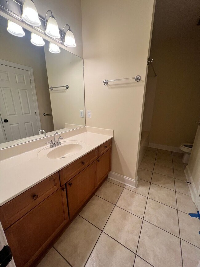 Building Photo - Gardens at Gatewood Townhome