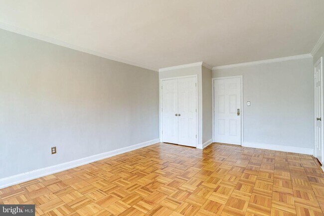 Building Photo - 1716 W Abingdon Dr