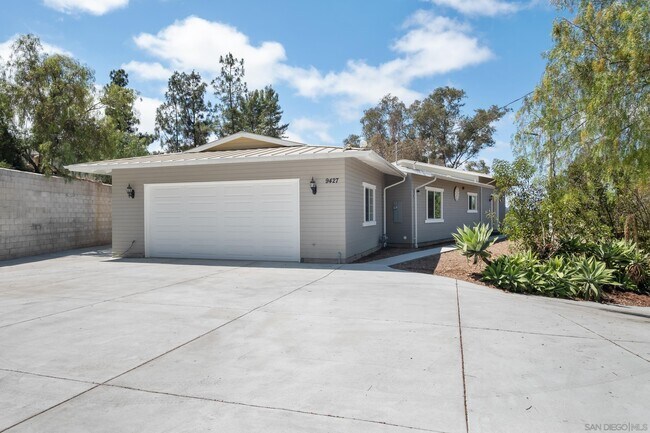 Building Photo - 9427 Vista Dr