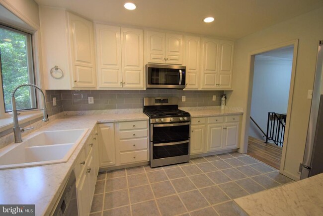 Building Photo - 4517 Kerrybrooke Dr