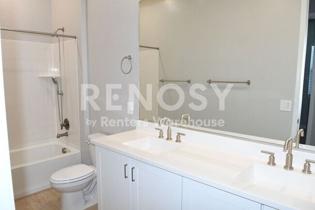 Building Photo - Price Improved – Spacious Townhome in a Gated Community!