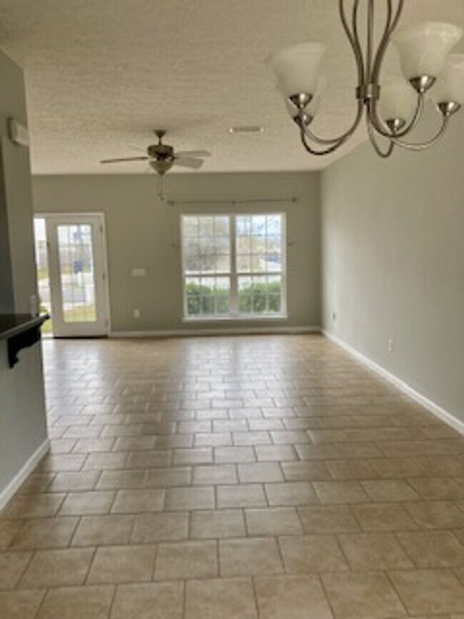 Building Photo - Charming 3 BR/2.5 bath  in a quiet, well-kept neighborhood. Convenient to schools, Tyndall AFB, s...