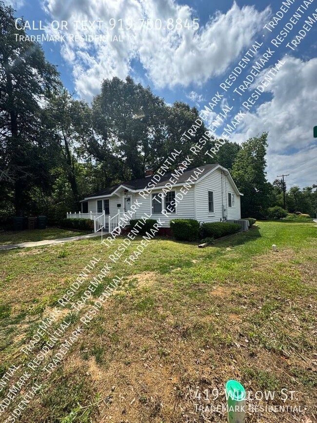 Building Photo - 419 Willow St