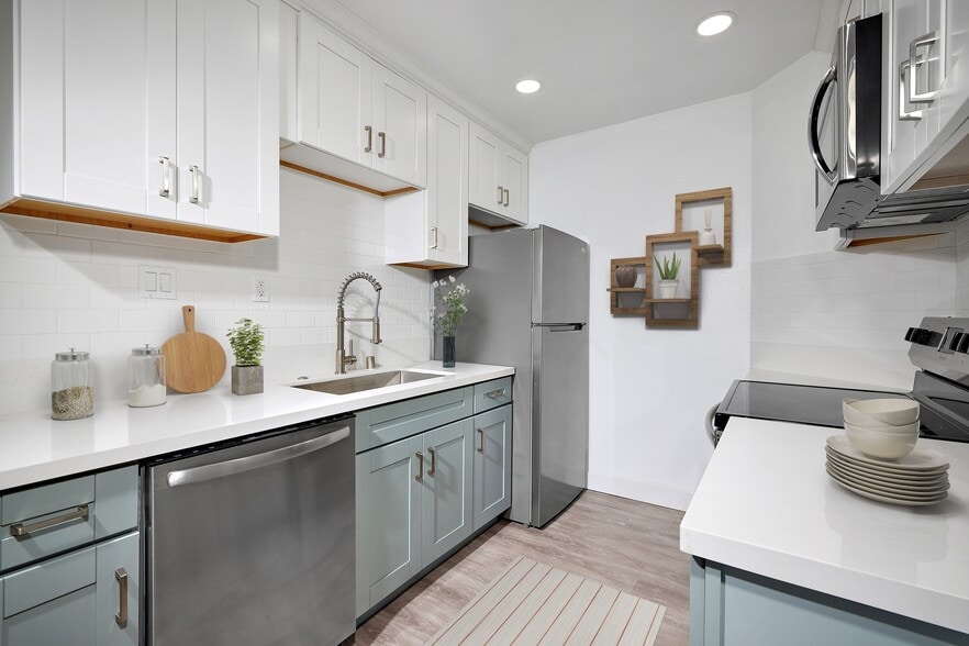 Primary Photo - Elivia Apartments