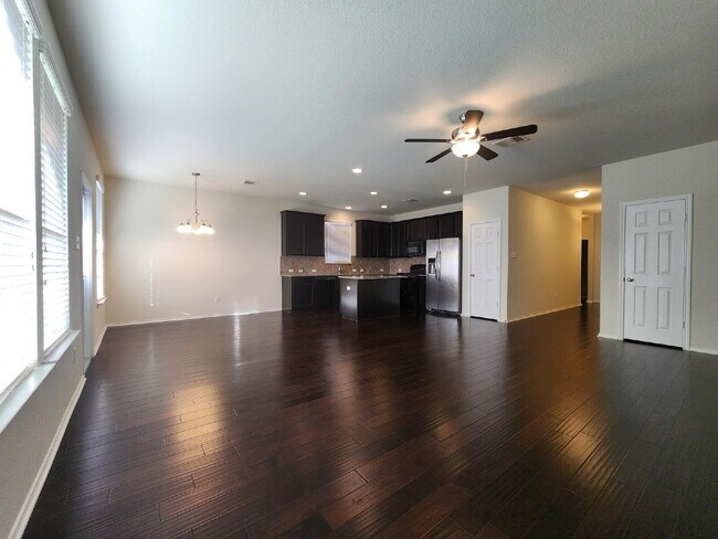 Building Photo - You do not want to miss out on this amazin...