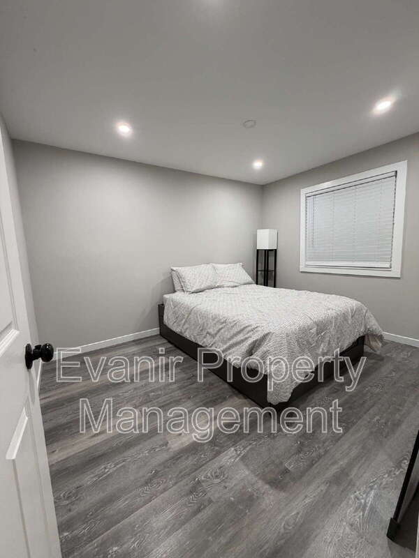 Building Photo - 11884 Hamden Dr
