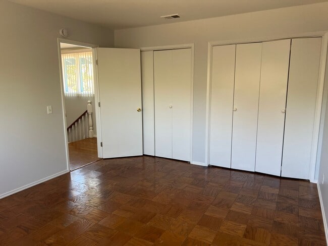 Building Photo - Spacious 2-Story Home in Kellogg School Di...