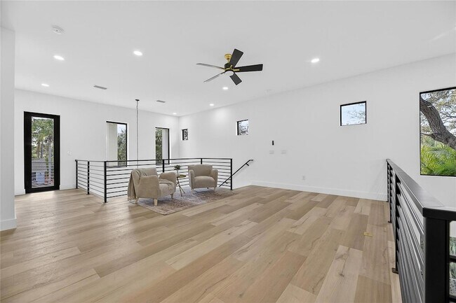 Building Photo - 2335 Oak Terrace