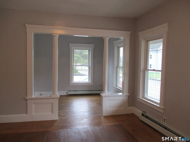 Building Photo - 105 Woodstock Ave