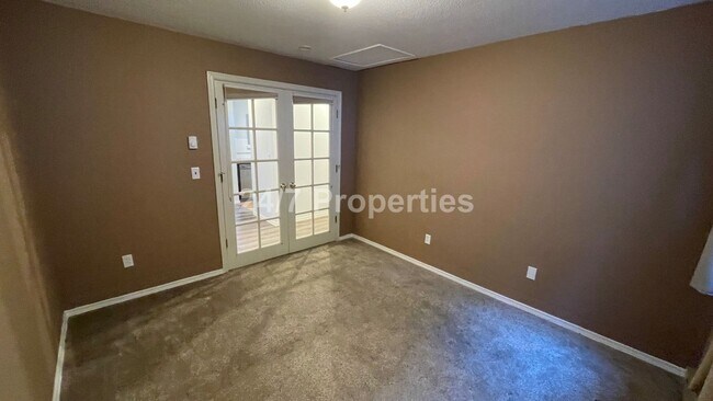 Building Photo - Lovely 2 BD | 2 BA Condo with Balcony - West Linn *Pet Friendly*