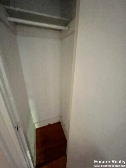 Building Photo - 1760 Beacon St