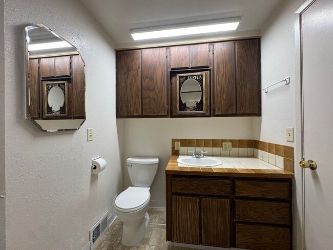 Building Photo - Large, fenced, sunny yard. 3/1.5 in  Azalea Hill location in McKinleyville