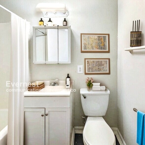 Building Photo - 5004 Alan Dr