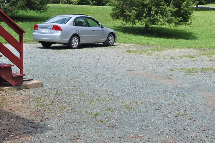 Off street parking - 3967 Riverview Ln