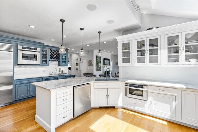 Building Photo - 15 Sheldon Rd