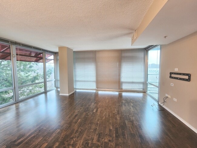 Building Photo - 9655 Woods Dr