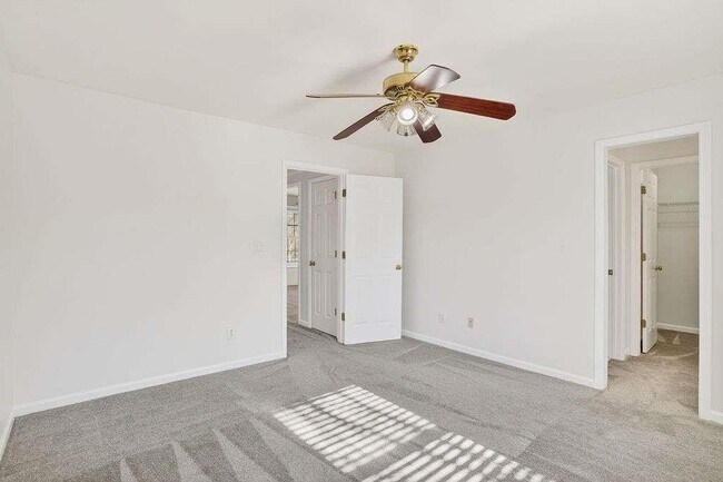 Building Photo - 1200 Cresthaven Ln NW