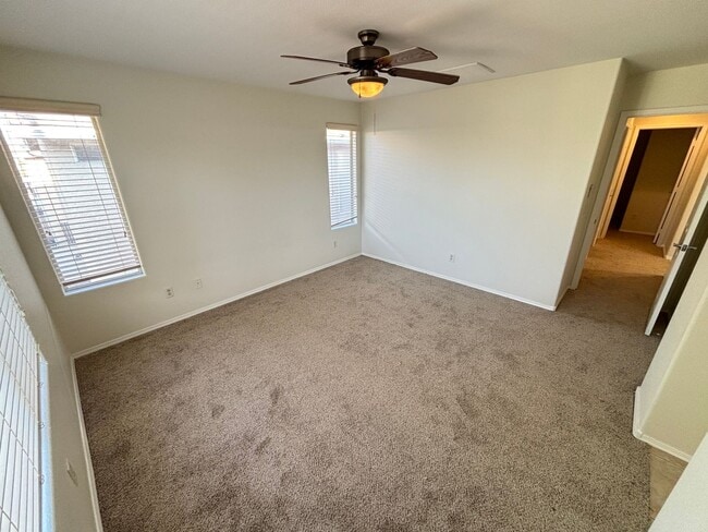 Building Photo - Gorgeous 3bed/1bath w/ 2 Car Garage located in Henderson!— Enjoy Rent-Free Holidays!