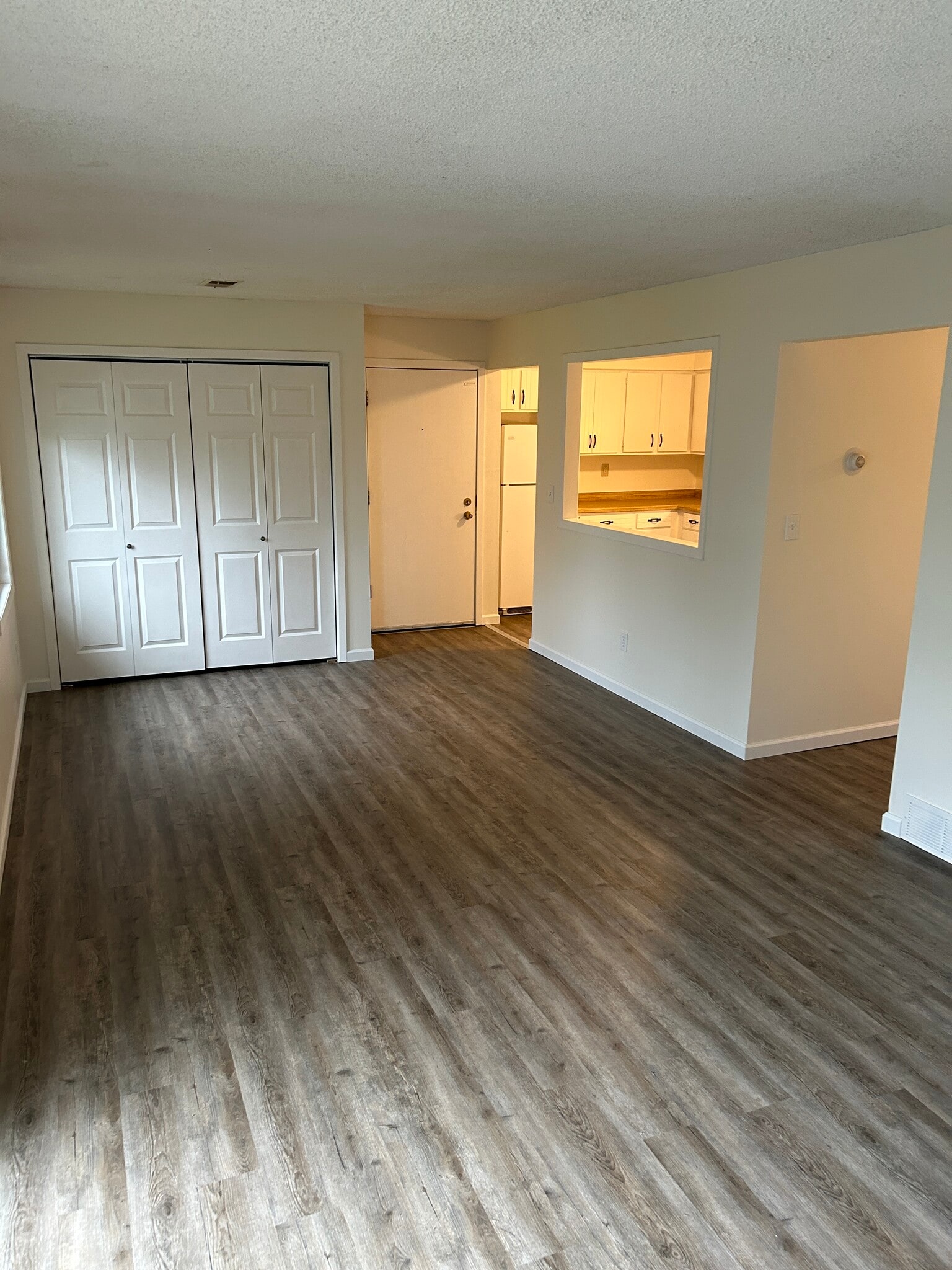 Unit 1 Living room - 16075 Joplin Ave