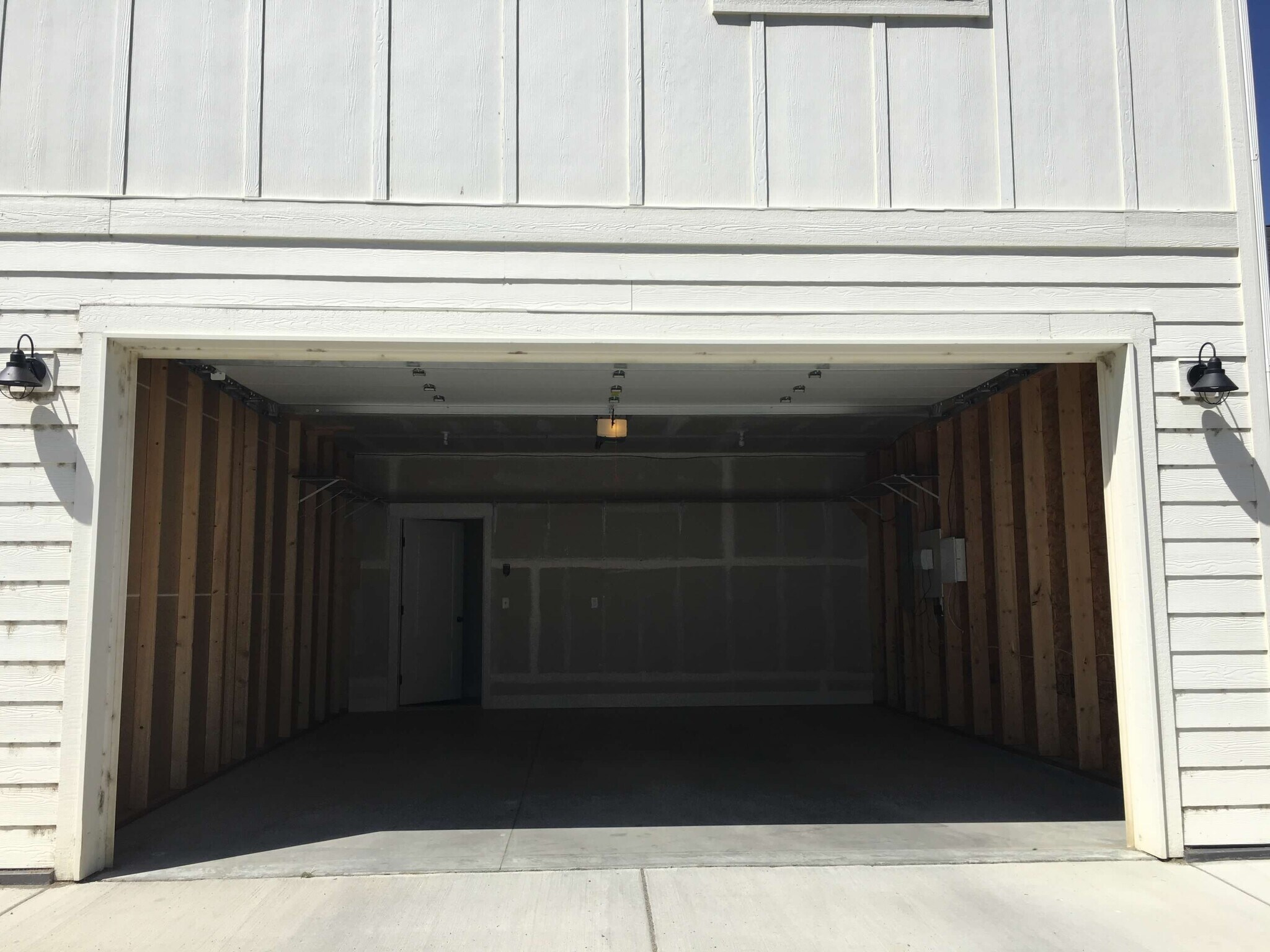 Garage - 1711 Lone Pine Dr