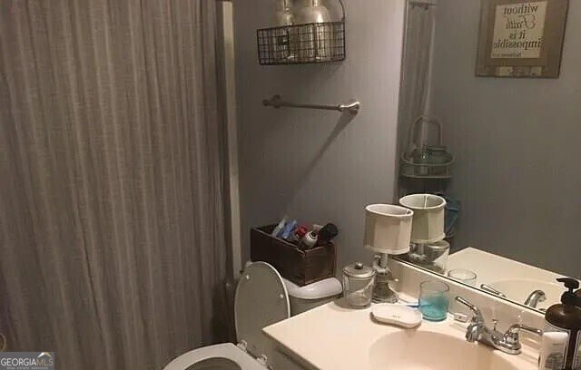 Building Photo - 2070 Lakeside Dr