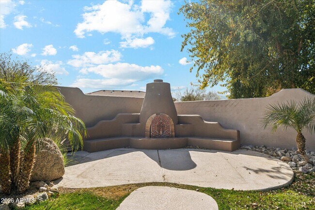 Building Photo - 8451 E High Point Dr