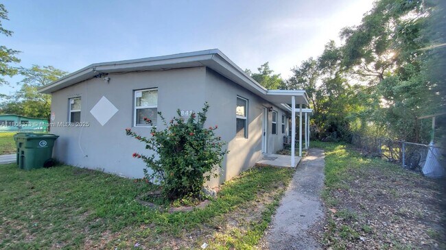 Primary Photo - 841 NW 12th Ave