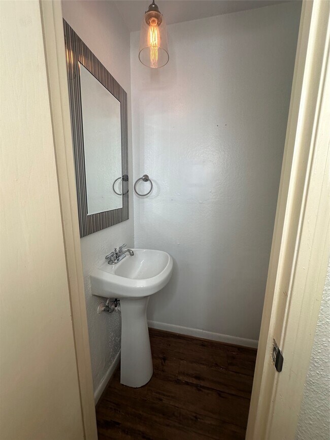 Building Photo - 1413 Bonanza Rd