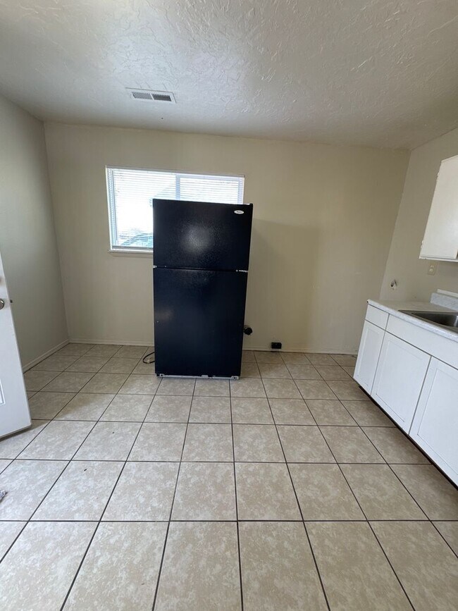 Building Photo - Lily Haven 07